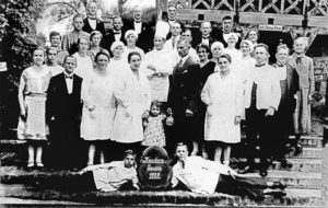 Pracownicy Zamku Grodno na zdjęciu z 1929 roku – Zbiory: Joanna Lamparska